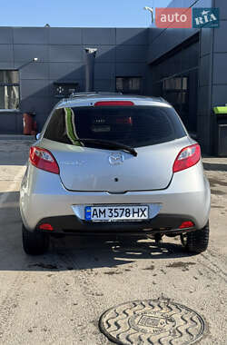 Хэтчбек Mazda 2 2009 в 