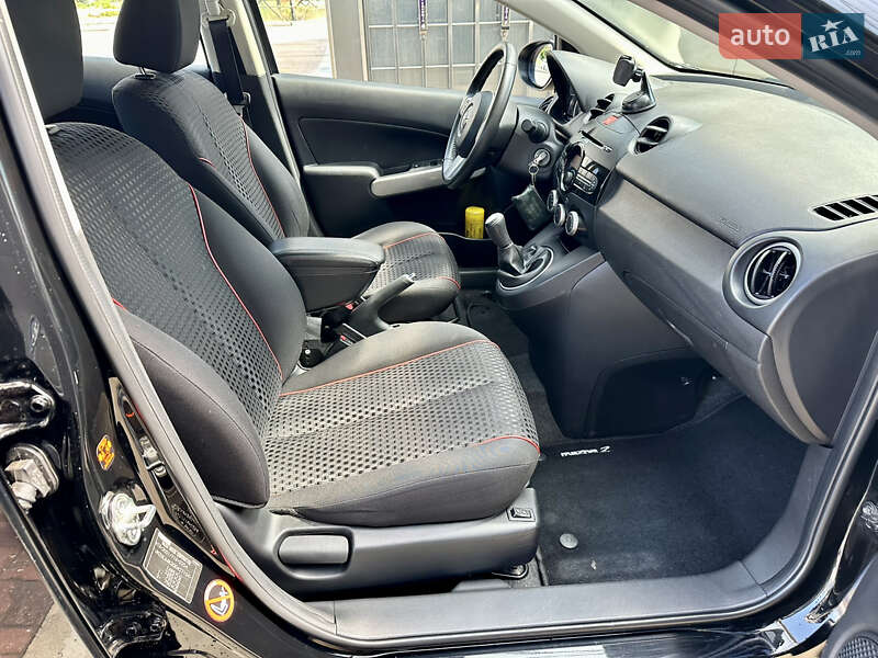 Хэтчбек Mazda 2 2011 в Днепре
