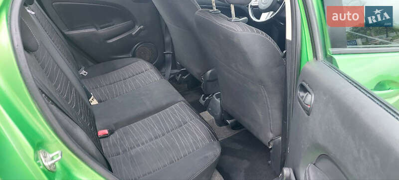 Хетчбек Mazda 2 2008 в Чернівцях