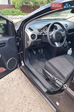 Хэтчбек Mazda 2 2009 в 