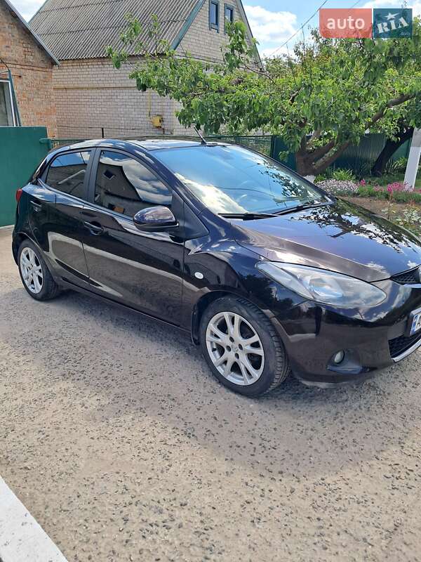 Хэтчбек Mazda 2 2009 в 