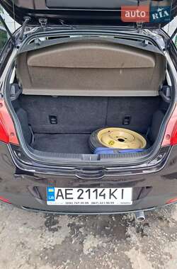Хэтчбек Mazda 2 2009 в 