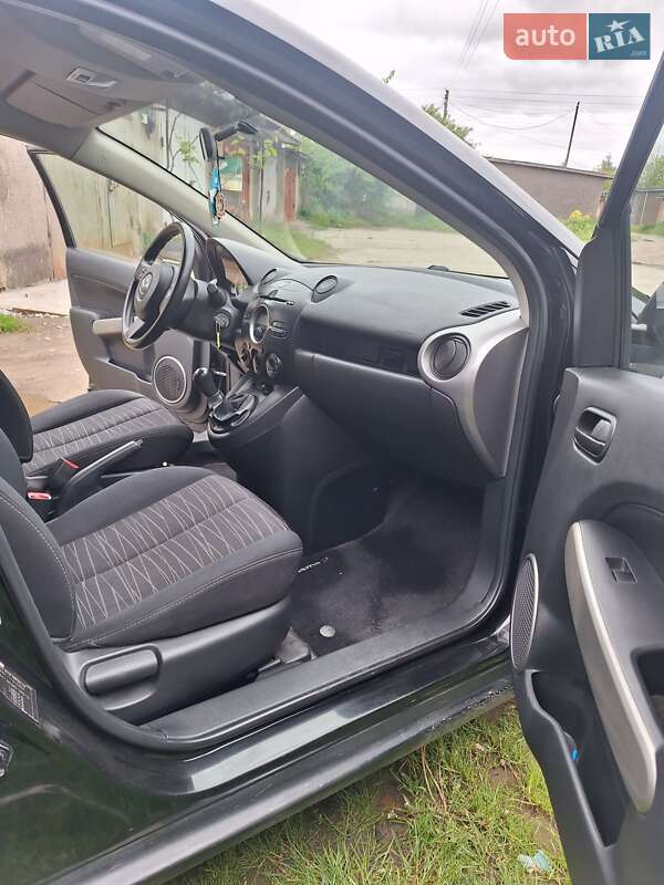 Хетчбек Mazda 2 2007 в Старокостянтинові