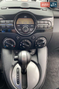 Хэтчбек Mazda 2 2011 в 