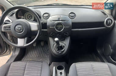 Хэтчбек Mazda 2 2009 в 