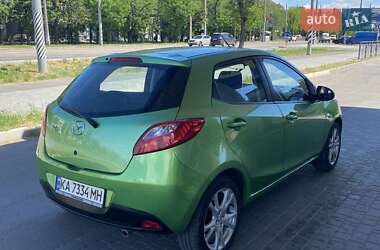 Хэтчбек Mazda 2 2008 в 