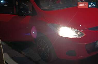 Хэтчбек Mazda 2 2010 в 