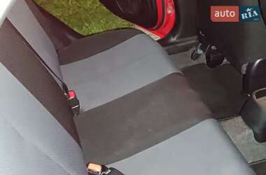 Хэтчбек Mazda 2 2010 в 