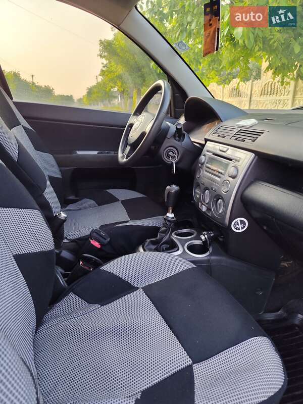 Хэтчбек Mazda 2 2006 в Тарутине
