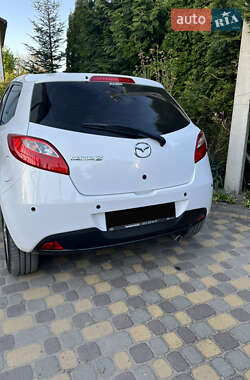 Хэтчбек Mazda 2 2011 в 