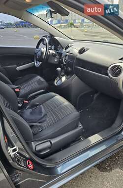 Хэтчбек Mazda 2 2008 в 