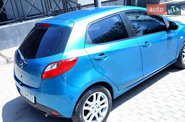 Хэтчбек Mazda 2 2011 в 