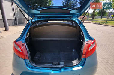 Хэтчбек Mazda 2 2011 в 