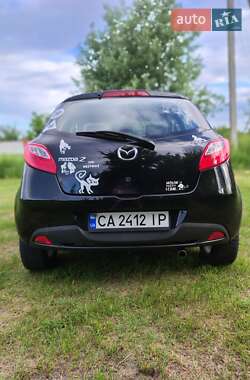 Хэтчбек Mazda 2 2008 в 