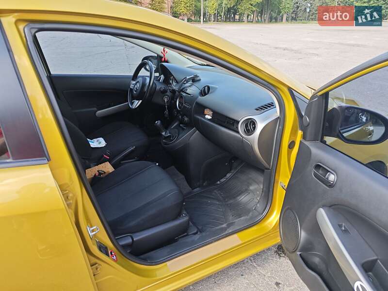 Хэтчбек Mazda 2 2008 в Лозовой