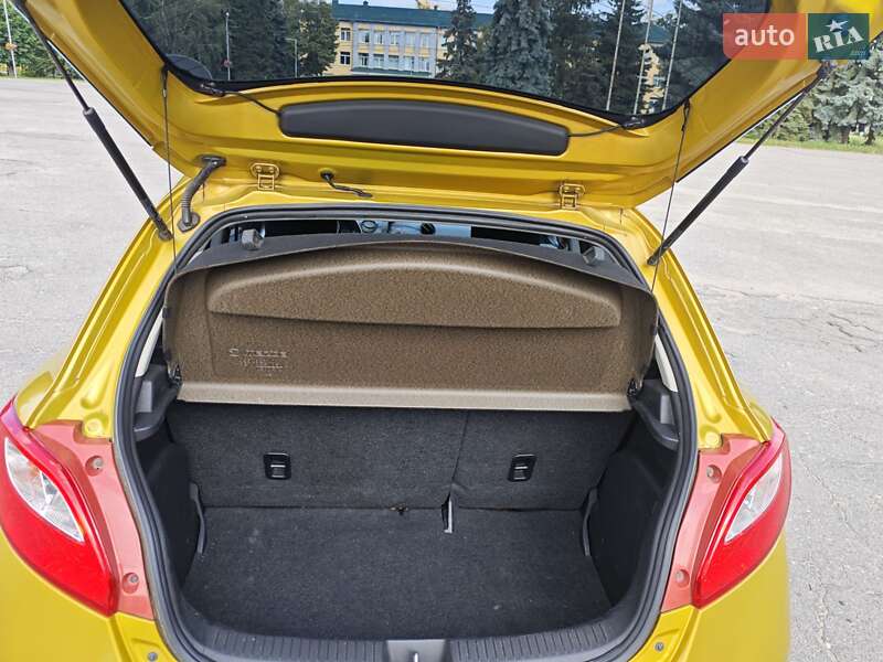 Хэтчбек Mazda 2 2008 в Лозовой