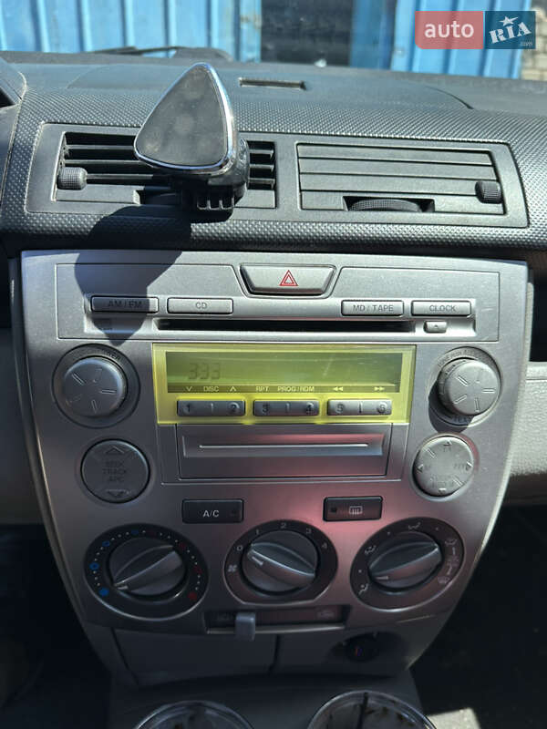 Хэтчбек Mazda 2 2003 в Ровно