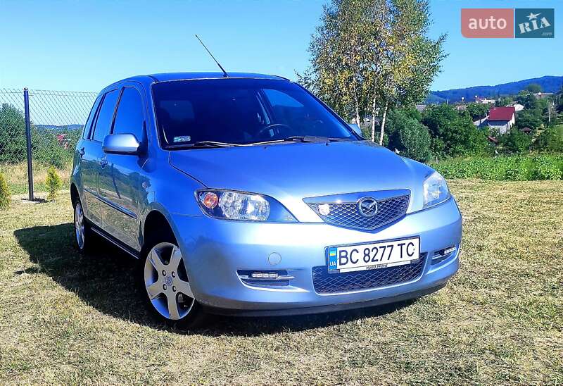 Mazda 2 2005