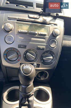 Хэтчбек Mazda 2 2007 в 