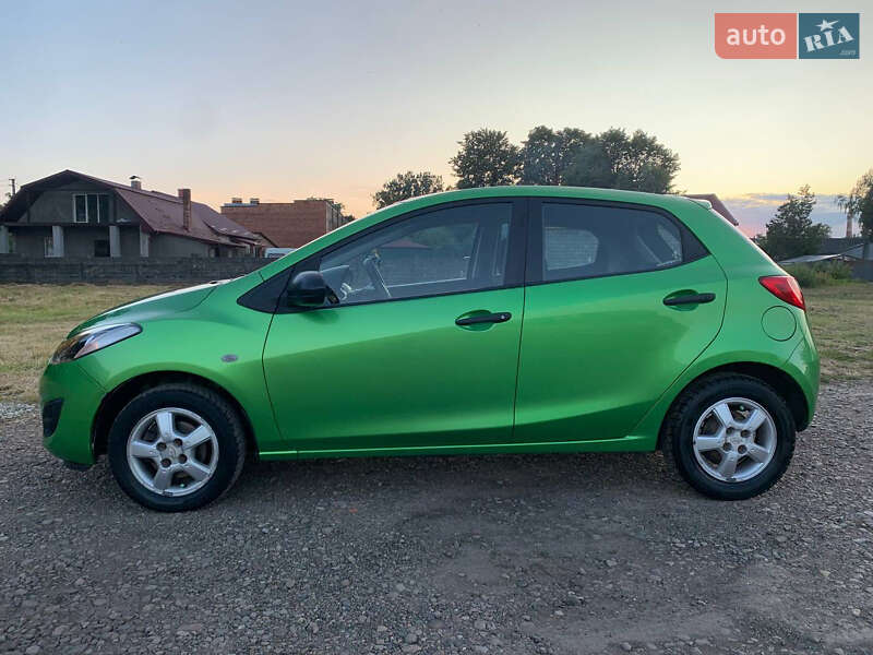 Хэтчбек Mazda 2 2010 в Ходорове