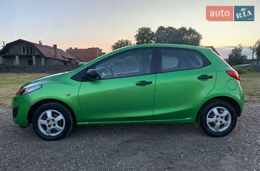 Хэтчбек Mazda 2 2010 в 