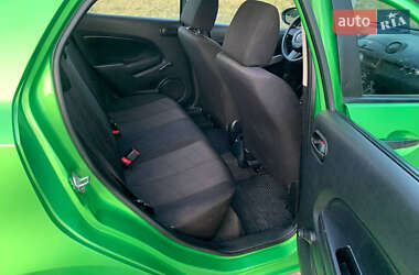 Хэтчбек Mazda 2 2010 в 