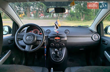 Хэтчбек Mazda 2 2010 в 