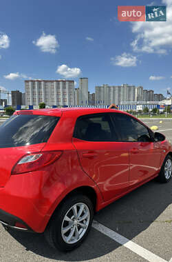 Хэтчбек Mazda 2 2008 в 