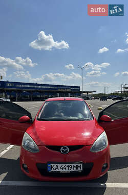 Хэтчбек Mazda 2 2008 в 