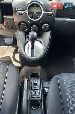 Хэтчбек Mazda 2 2008 в 