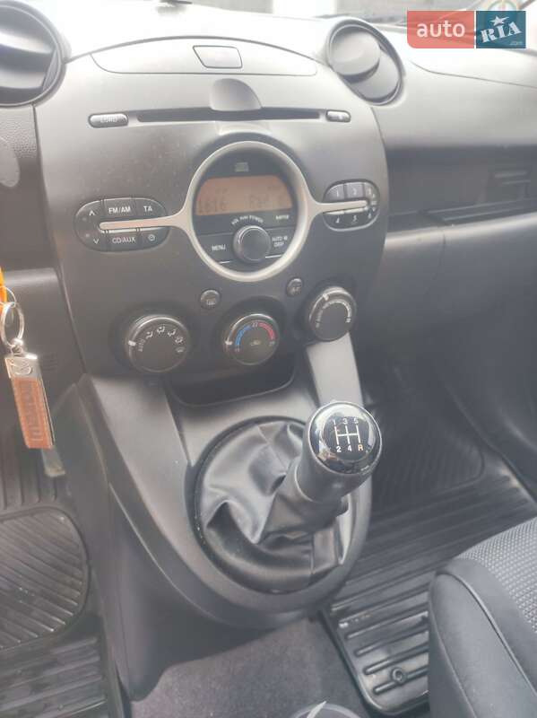 Хэтчбек Mazda 2 2008 в Житомире