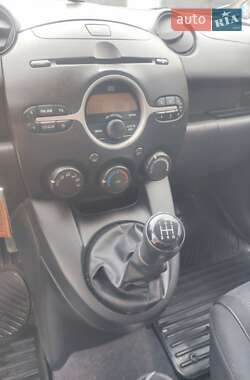 Хэтчбек Mazda 2 2008 в 