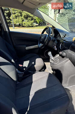 Хэтчбек Mazda 2 2007 в 