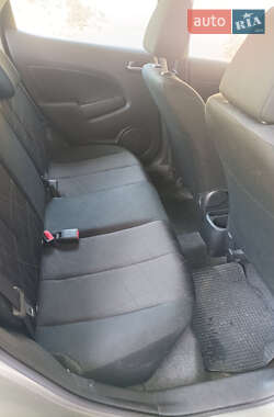 Хэтчбек Mazda 2 2012 в 