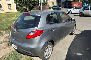 Хэтчбек Mazda 2 2012 в 