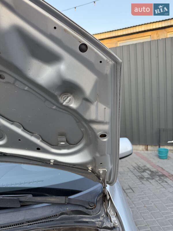 Хэтчбек Mazda 2 2004 в Каменец-Подольском