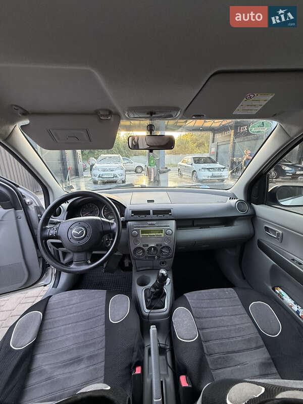 Хэтчбек Mazda 2 2004 в Каменец-Подольском