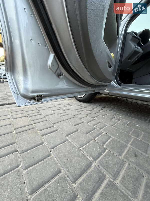 Хэтчбек Mazda 2 2004 в Каменец-Подольском