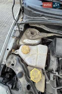 Хэтчбек Mazda 2 2004 в Каменец-Подольском