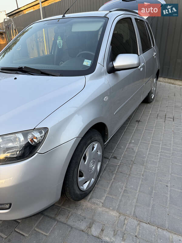 Хэтчбек Mazda 2 2004 в Каменец-Подольском