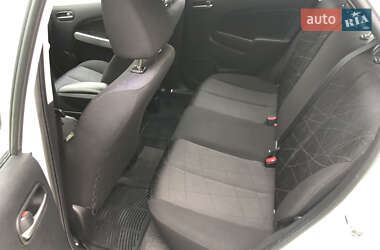 Хэтчбек Mazda 2 2011 в 