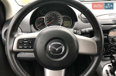 Хэтчбек Mazda 2 2011 в 