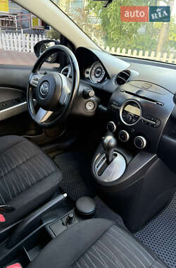 Хэтчбек Mazda 2 2008 в 