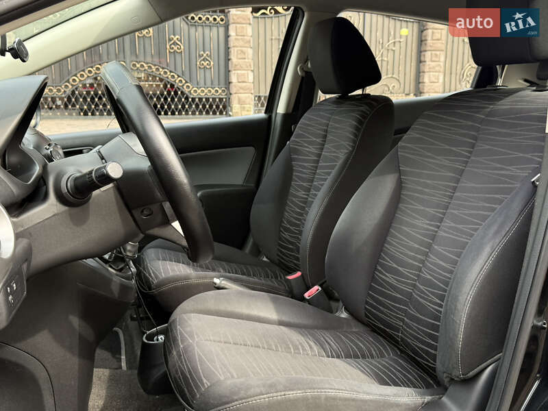 Хэтчбек Mazda 2 2009 в Ровно