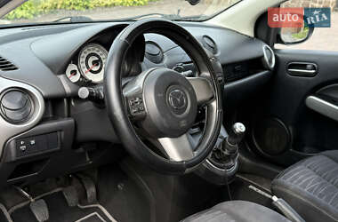 Хэтчбек Mazda 2 2009 в 