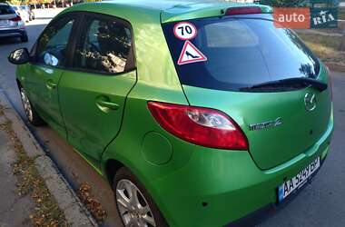 Хэтчбек Mazda 2 2008 в 