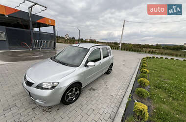 Хэтчбек Mazda 2 2004 в 