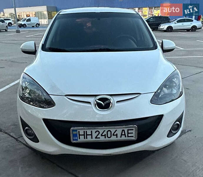 Хэтчбек Mazda 2 2010 в 