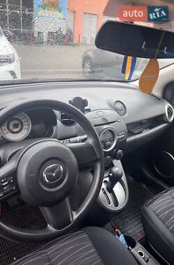 Хэтчбек Mazda 2 2008 в 