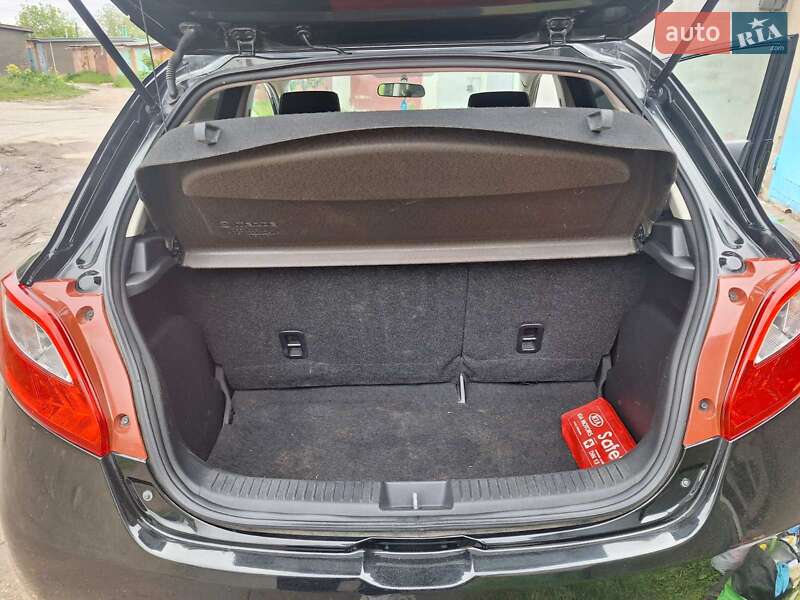 Хэтчбек Mazda 2 2007 в Староконстантинове